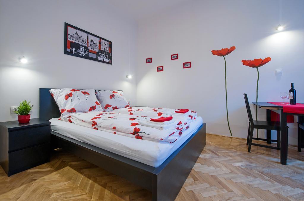 Parking, Ac, Wifi Flat Next To Andrassy Ave Apartment Budapest Room photo